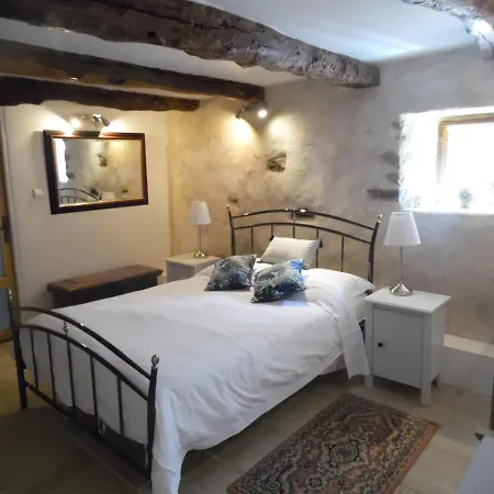 Bed & Breakfast Combecave